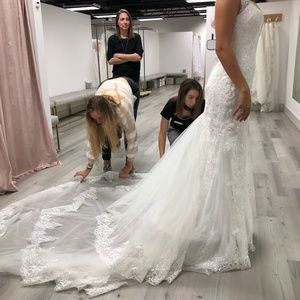 WEDDING DRESS (size 0-4)
